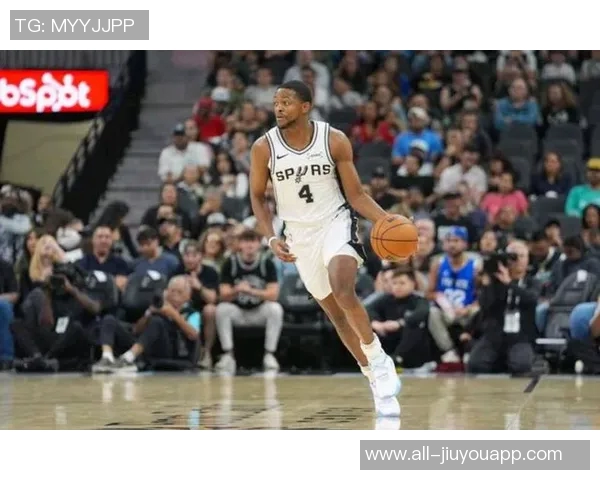 马刺全队六人得分上双福克斯31分哈珀16分展现团队实力