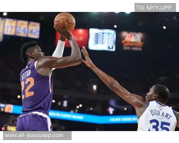 芬奇称赞迪林厄姆与里德默契配合突破篮下表现出色